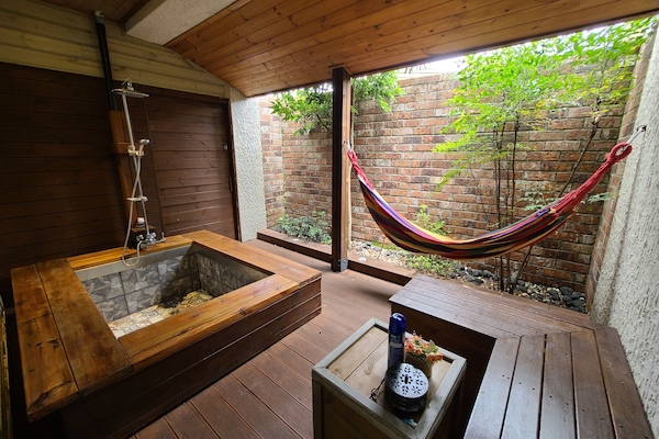 Ocean | Bathroom | Shower, free toiletries, hair dryer, heated floors (bathroom)