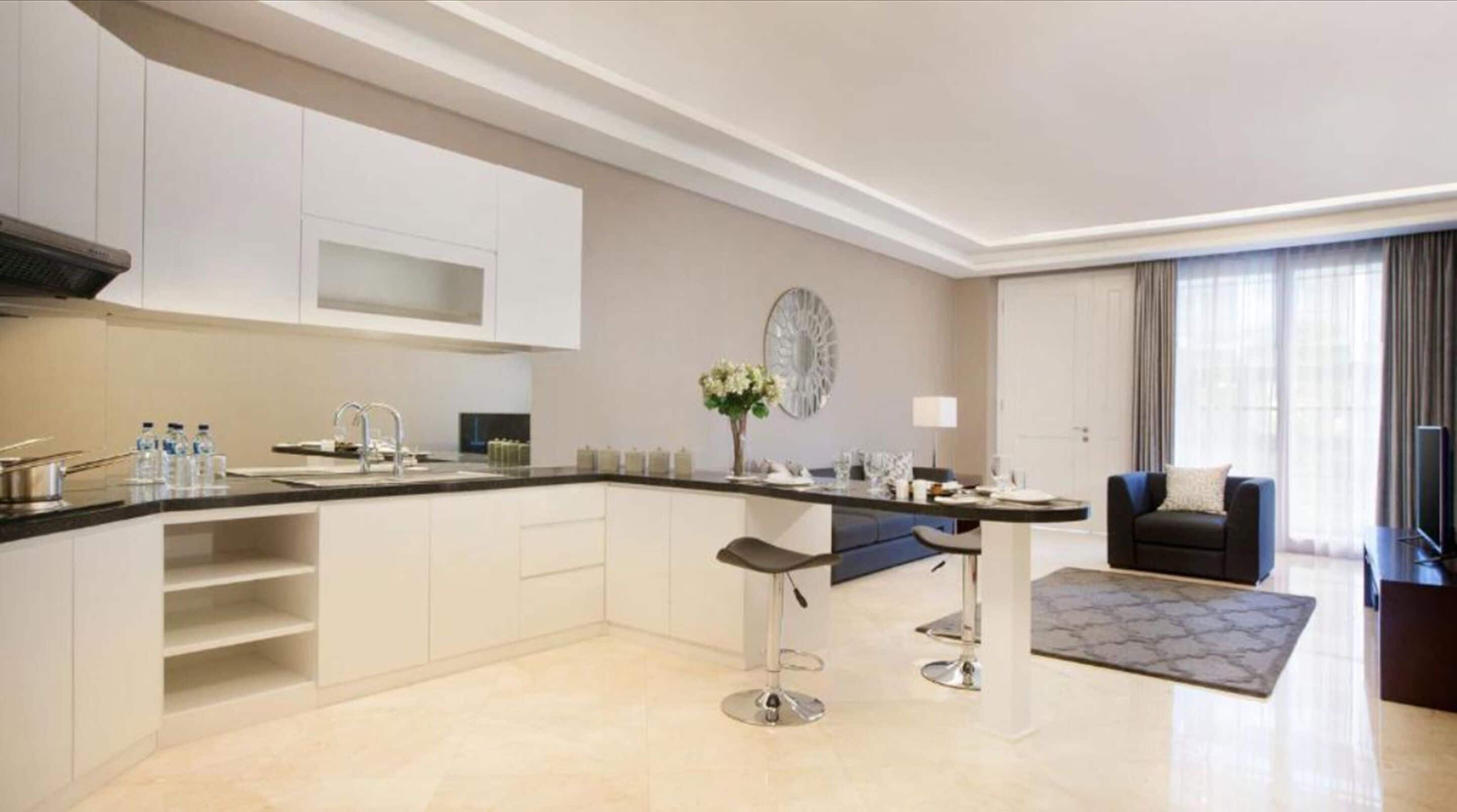 executive suite, 1 bedroom | living area | 42-inch led tv with cable channels, tv