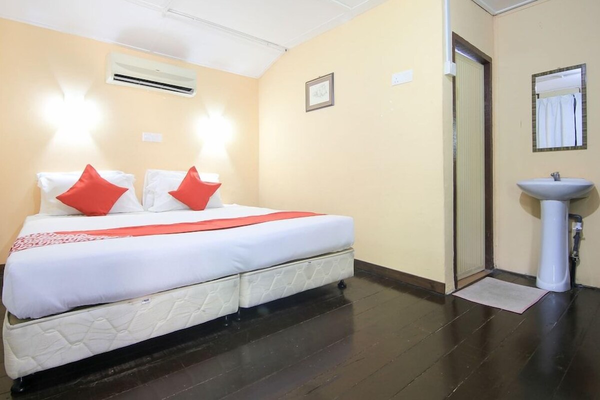 WiFi (free), bed sheets