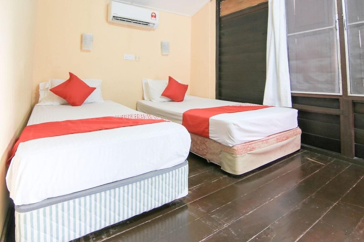 WiFi (free), bed sheets
