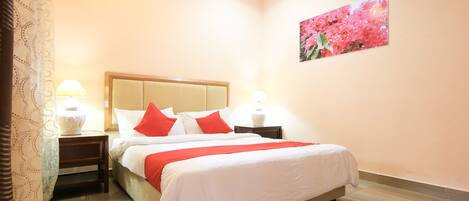 Deluxe Double Room, 1 Queen Bed | Free WiFi, bed sheets