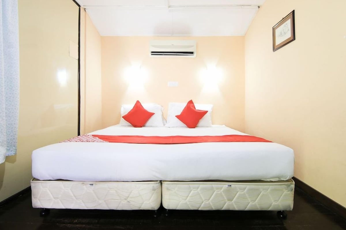 WiFi (free), bed sheets