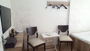 Standard Twin Room | Living area | 32-inch LED TV with cable channels, TV - Köşk Hotel (Antalya)