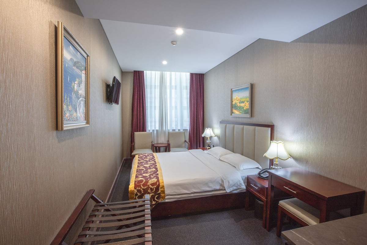 Premium King with City View | In-room safe, desk, soundproofing, iron/ironing board