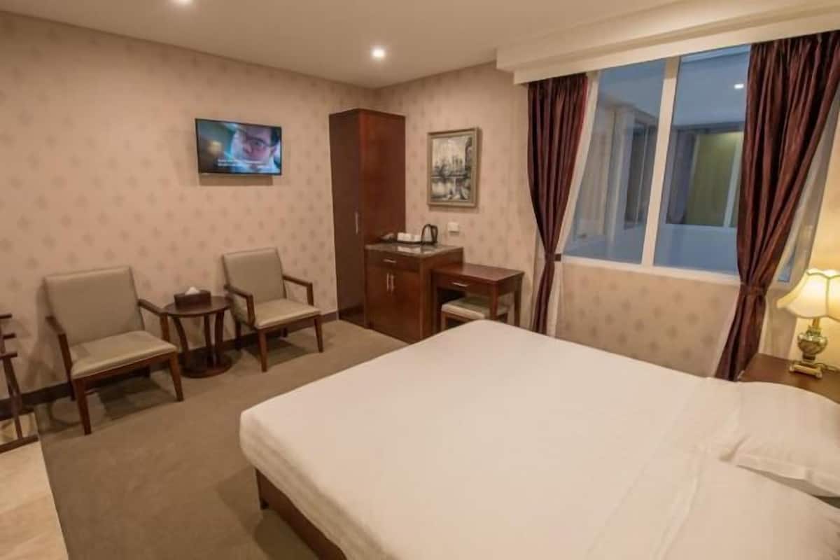 1 quarto, cofres nos quartos, escrivaninha, quartos à prova de som
