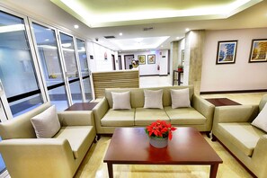 Lobby sitting area - Megaboom City Hotel (Sydney)