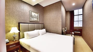 King Room | In-room safe, desk, soundproofing, iron/ironing board