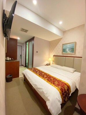 Economy Room, 1 Queen Bed | In-room safe, desk, soundproofing, iron/ironing board - Megaboom City Hotel (Sydney)