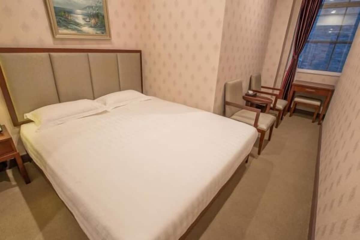 1 quarto, cofres nos quartos, escrivaninha, quartos à prova de som