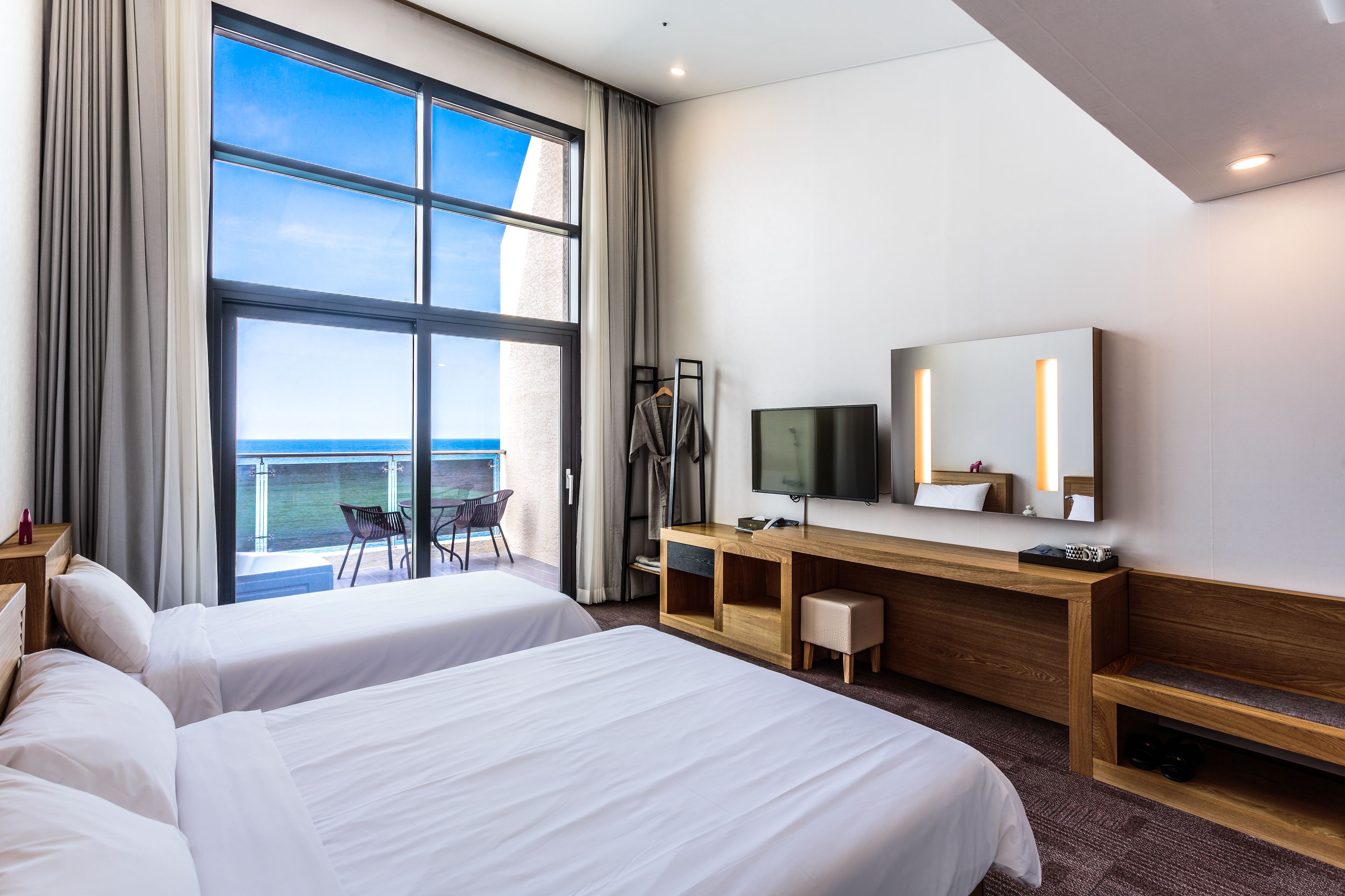 ocean room or sky room (random assign) | down duvets, desk, free wifi, bed sheets