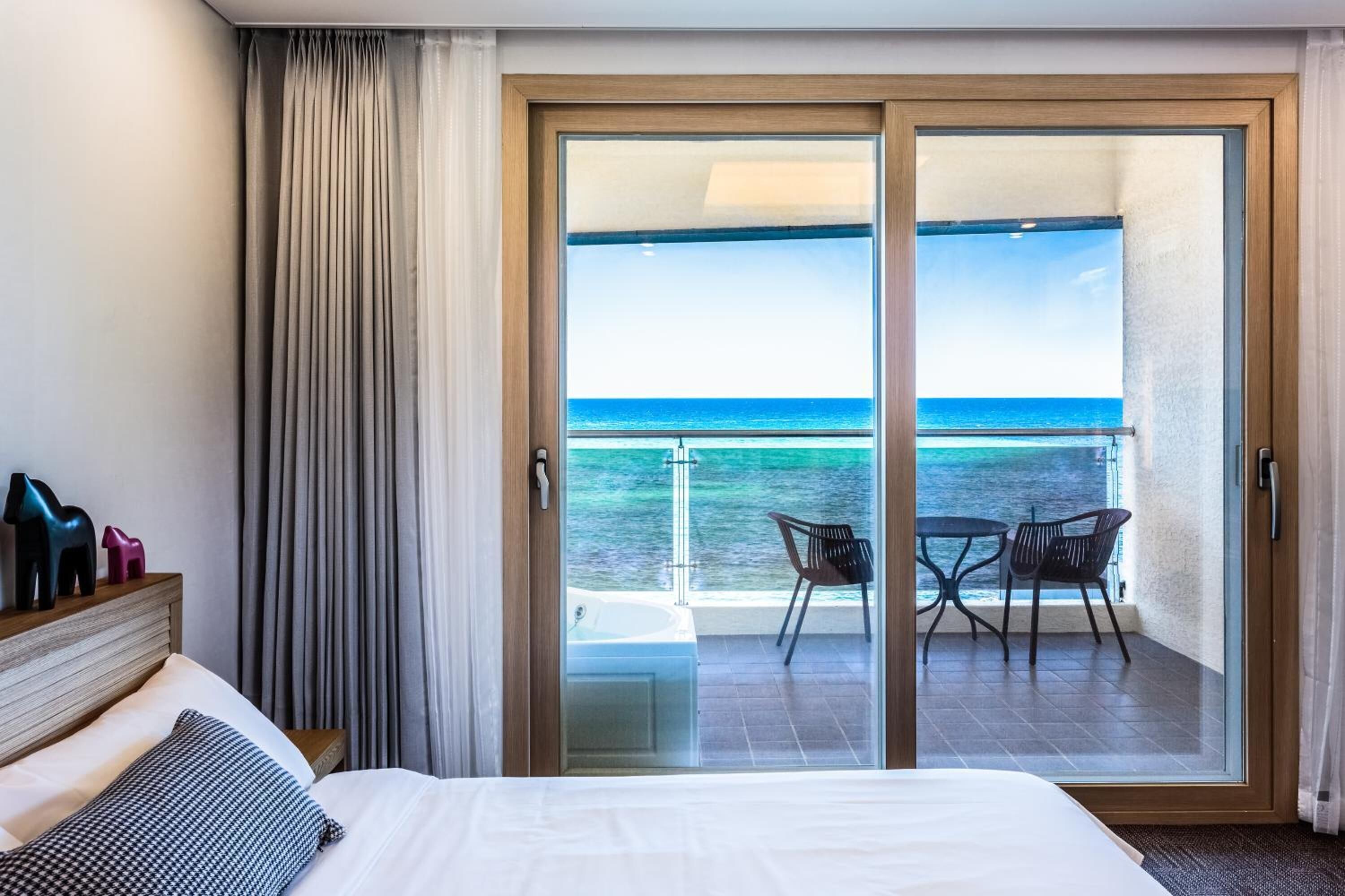 down duvets, desk, free wifi, bed sheets