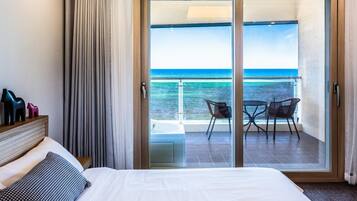 Cubrecamas, escritorio, wifi gratis y ropa de cama