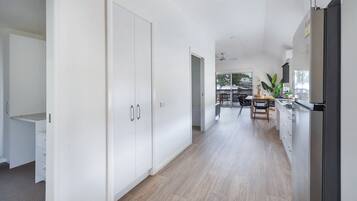 Premium Cabin - Sleeps 5 - Accessible