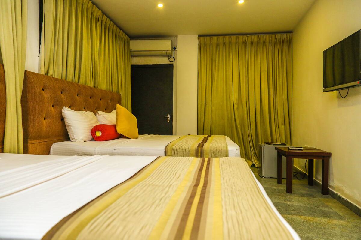 Standard Room | Premium bedding, in-room safe, desk, iron/ironing board