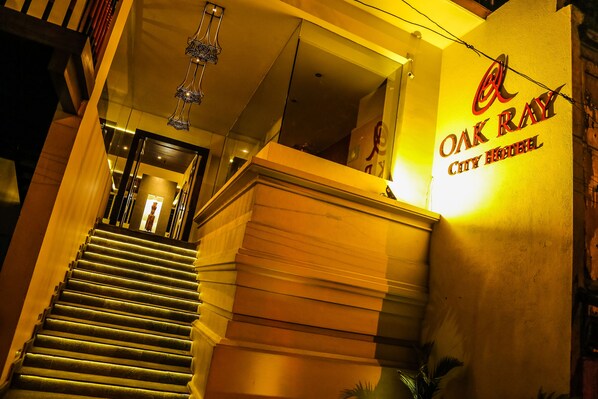Property entrance - Oak Ray CIty Hotel (Kandy)