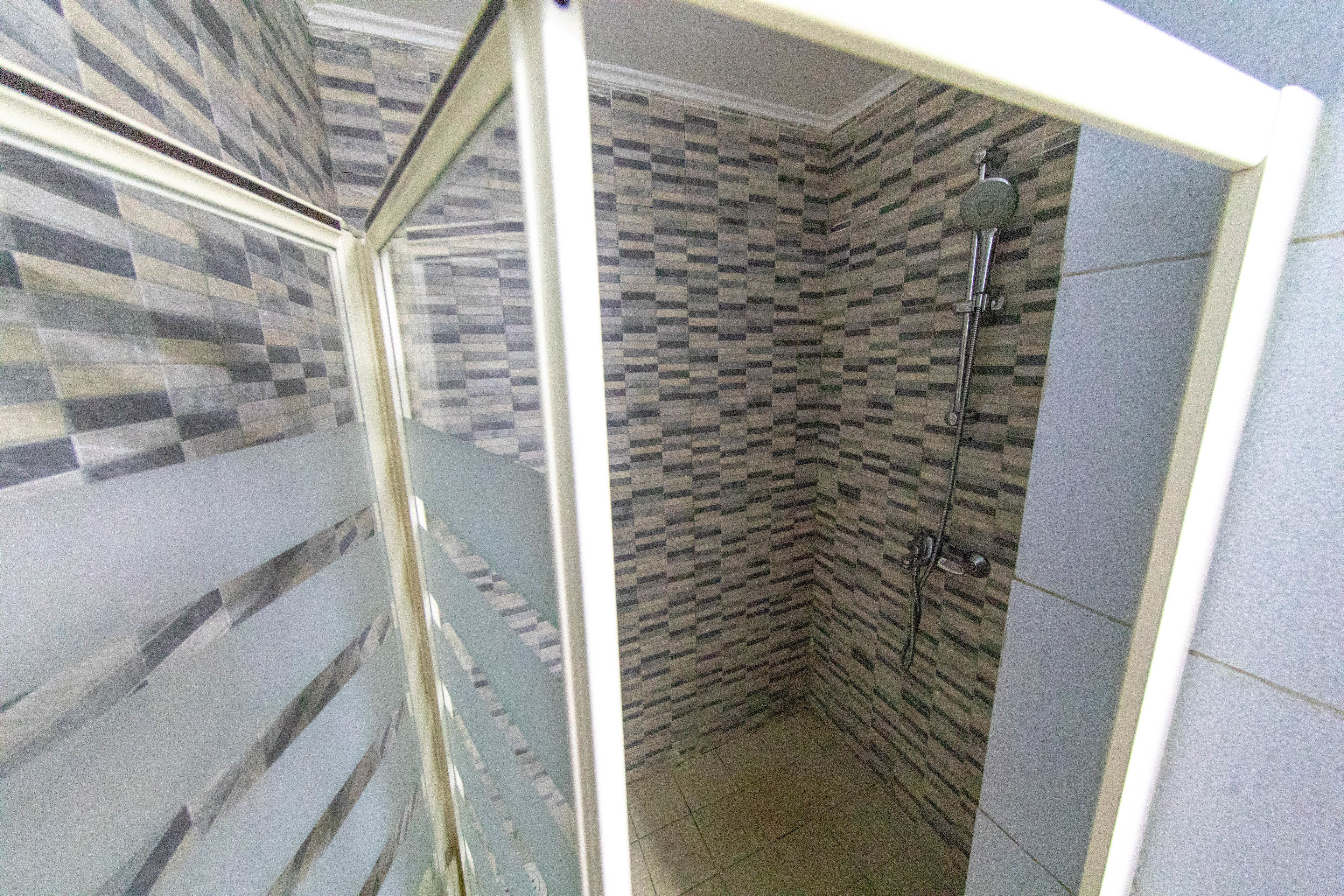 standard single room, 1 bedroom | bathroom amenities | shower, hair dryer, towels