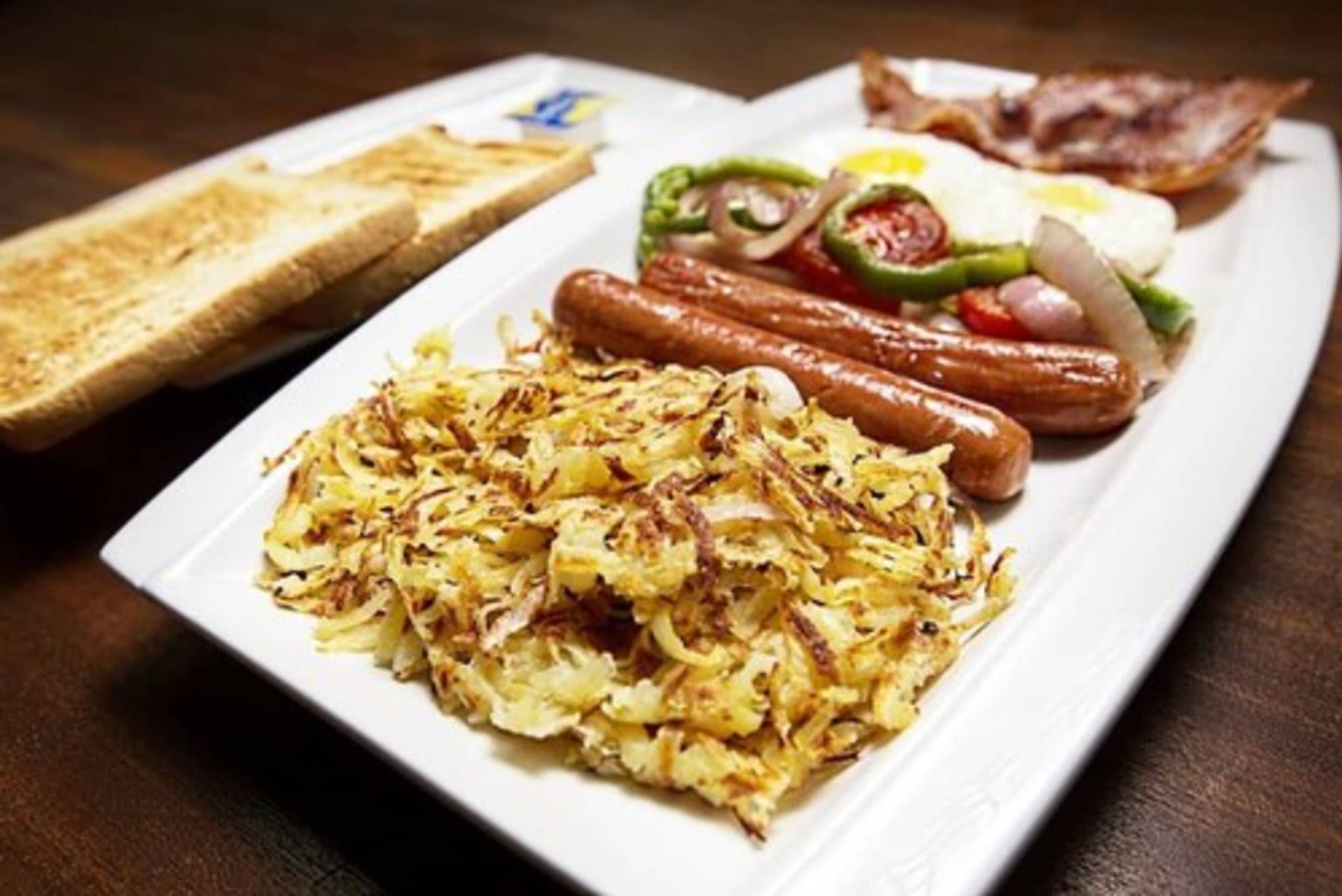 breakfast, lunch, dinner served; international cuisine