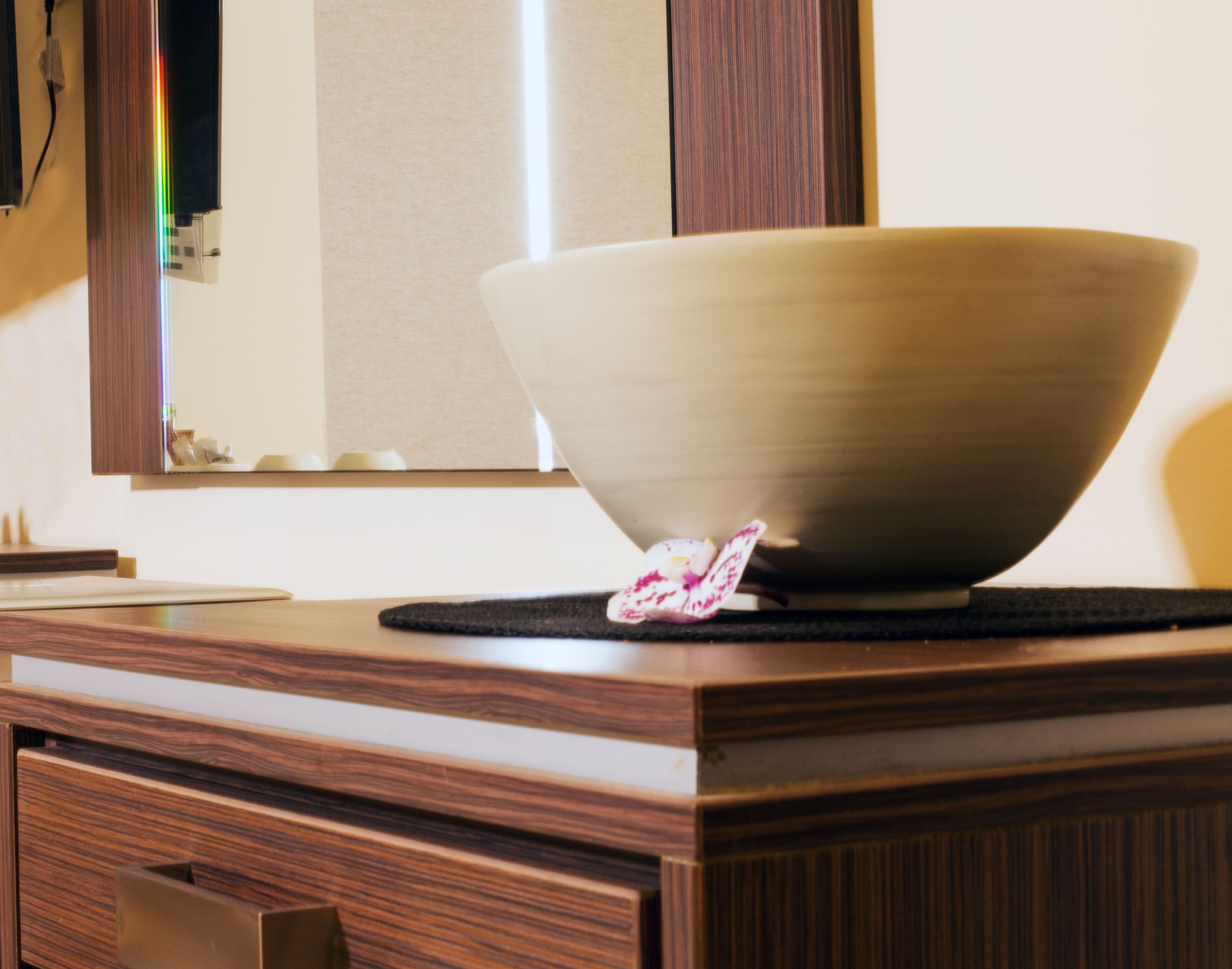 deluxe double room, city view | 1 bedroom, in-room safe, desk, laptop workspace