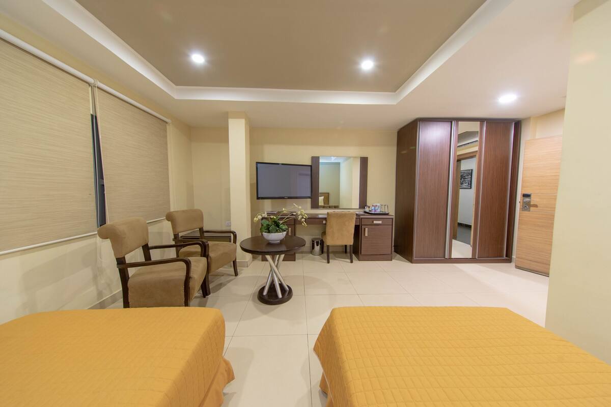 ห้องดีลักซ์ทวิน, เตียงเดี่ยว 2 เตียง, วิวสวนสาธารณะ | 1 ห้องนอน, ตู้นิรภัยในห้องพัก, โต๊ะ ทำงาน, พื้นที่ทำงานแบบใช้แล็ปท็อป
