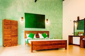 1 bedroom, Frette Italian sheets, premium bedding, down comforters