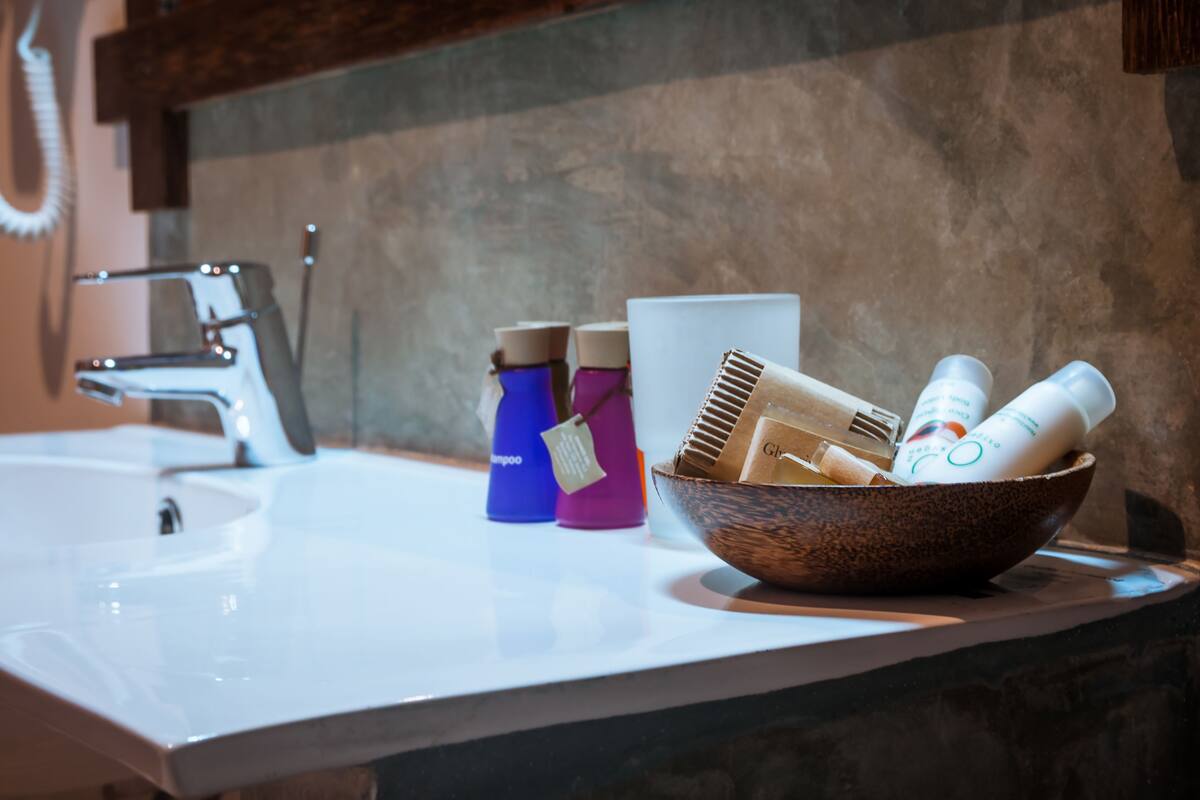 Dusche, Regendusche, Designer-Toilettenartikel, Haartrockner