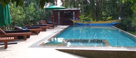 Outdoor pool, free pool cabanas, pool umbrellas