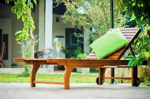 38-inch flat-screen TV with satellite channels, TV, toys - Garcinia Leaf (Hikkaduwa)