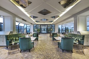 ロビーラウンジ