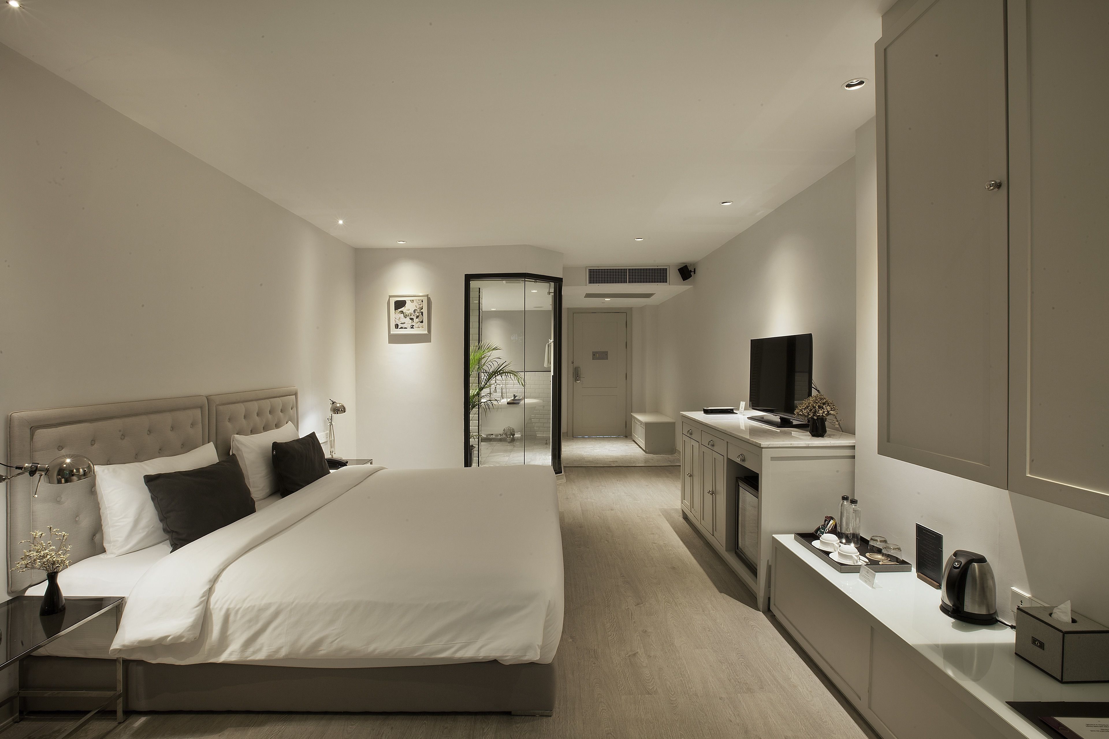 Premium bedding, minibar, in-room safe, desk