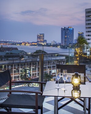 Breakfast, lunch and dinner served - Hotel Once Bangkok (Bangkok)