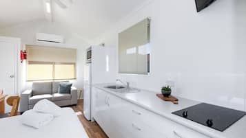 Standard Cabin - Sleeps 2 - Dog Friendly | Private kitchen
