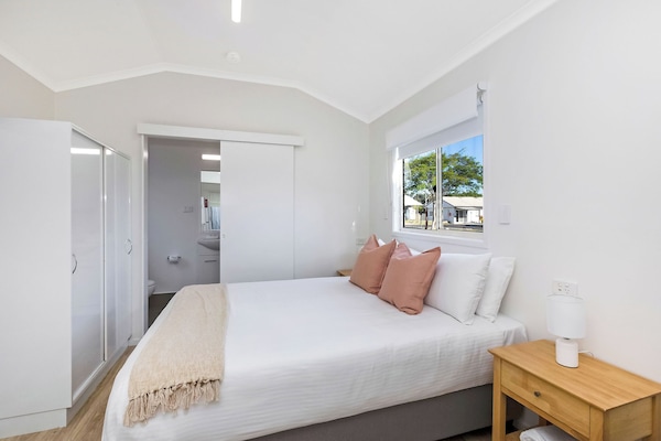 Deluxe Cabin - Sleeps 4 - Dog Friendly | Laptop workspace, blackout drapes, free WiFi, bed sheets