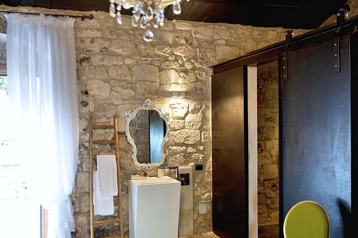 Quarto casal luxo, 1 quarto | Roupas de cama premium, frigobar, quartos à prova de som