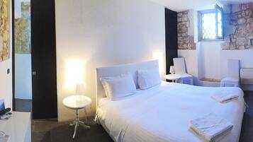 1 kamar tidur, seprai premium, minibar, dan kedap suara