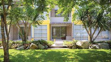 Pool Access Suite | Terrace/patio