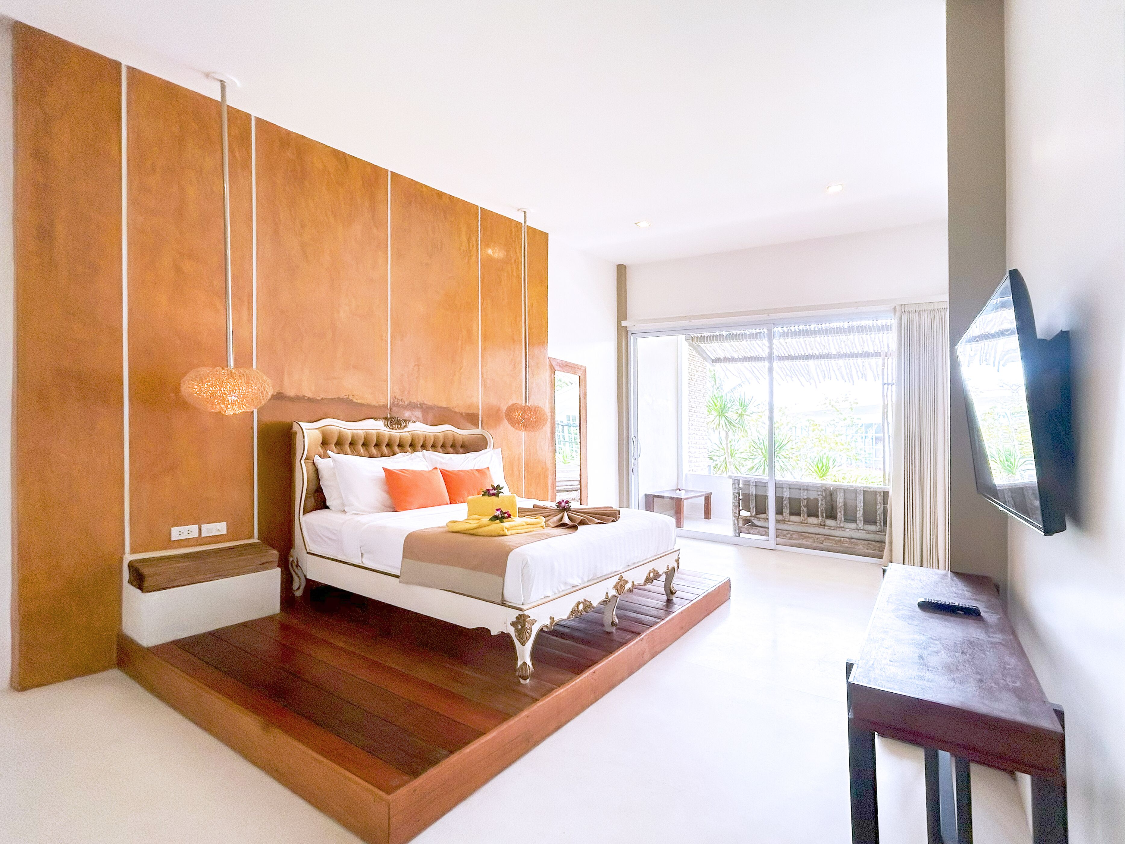 partial ocean view suite | 1 bedroom, minibar, in-room safe, individually decorated