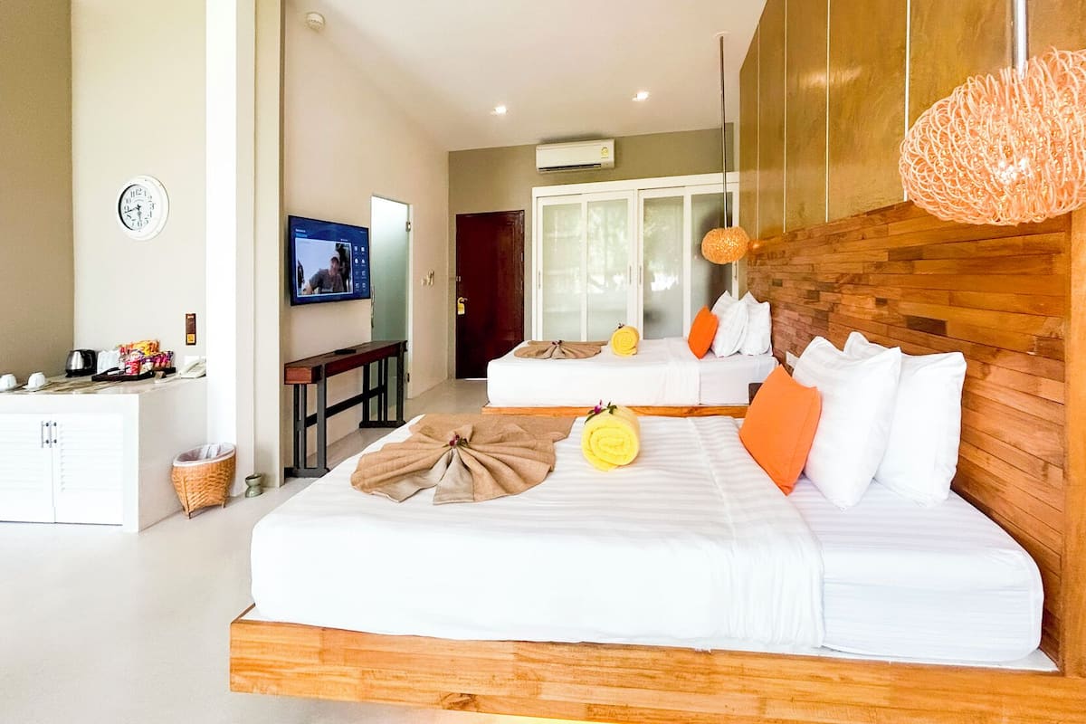 1 chambre, minibar, coffres-forts dans les chambres, bureau