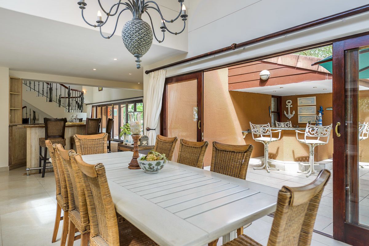 Luxury Villa, 4 Bedrooms | In-room dining