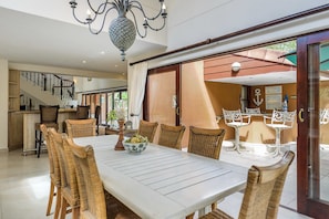 Luxury Villa, 4 Bedrooms | In-room dining