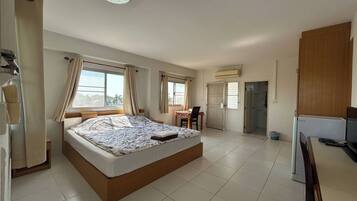 Superior Double Room | Desk, blackout curtains, soundproofing, free WiFi