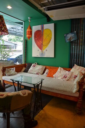 In-room safe, free WiFi