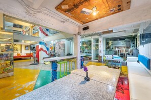 Coin salon dans le hall