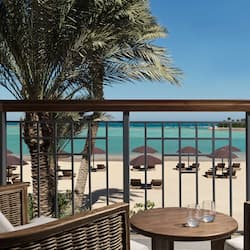 Premium Beach Front Balcony | Vista do quarto
