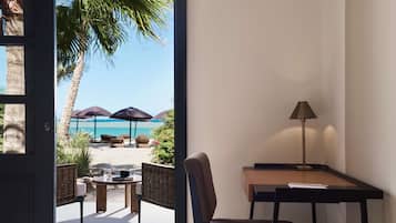 Premium Beach Front Terrace | 1 間臥室、高級寢具、迷你吧、客房內保險箱