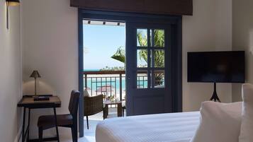 Premium Beach Front Balcony | Literie de qualité supérieure, minibar, coffres-forts dans les chambres