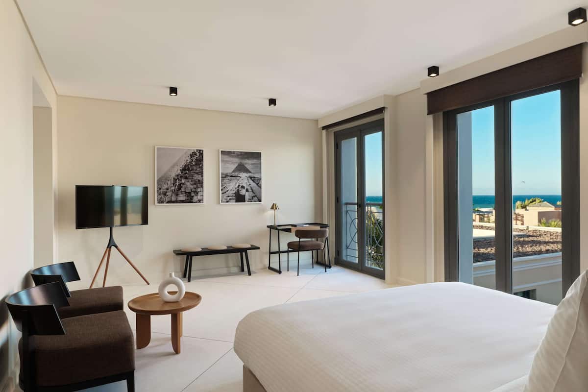 Junior Suite | 1 bedroom, premium bedding, minibar, in-room safe