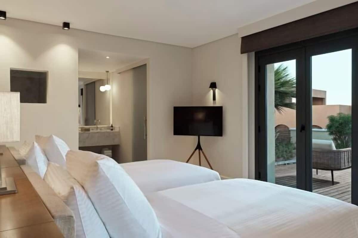 1 bedroom, premium bedding, minibar, in-room safe
