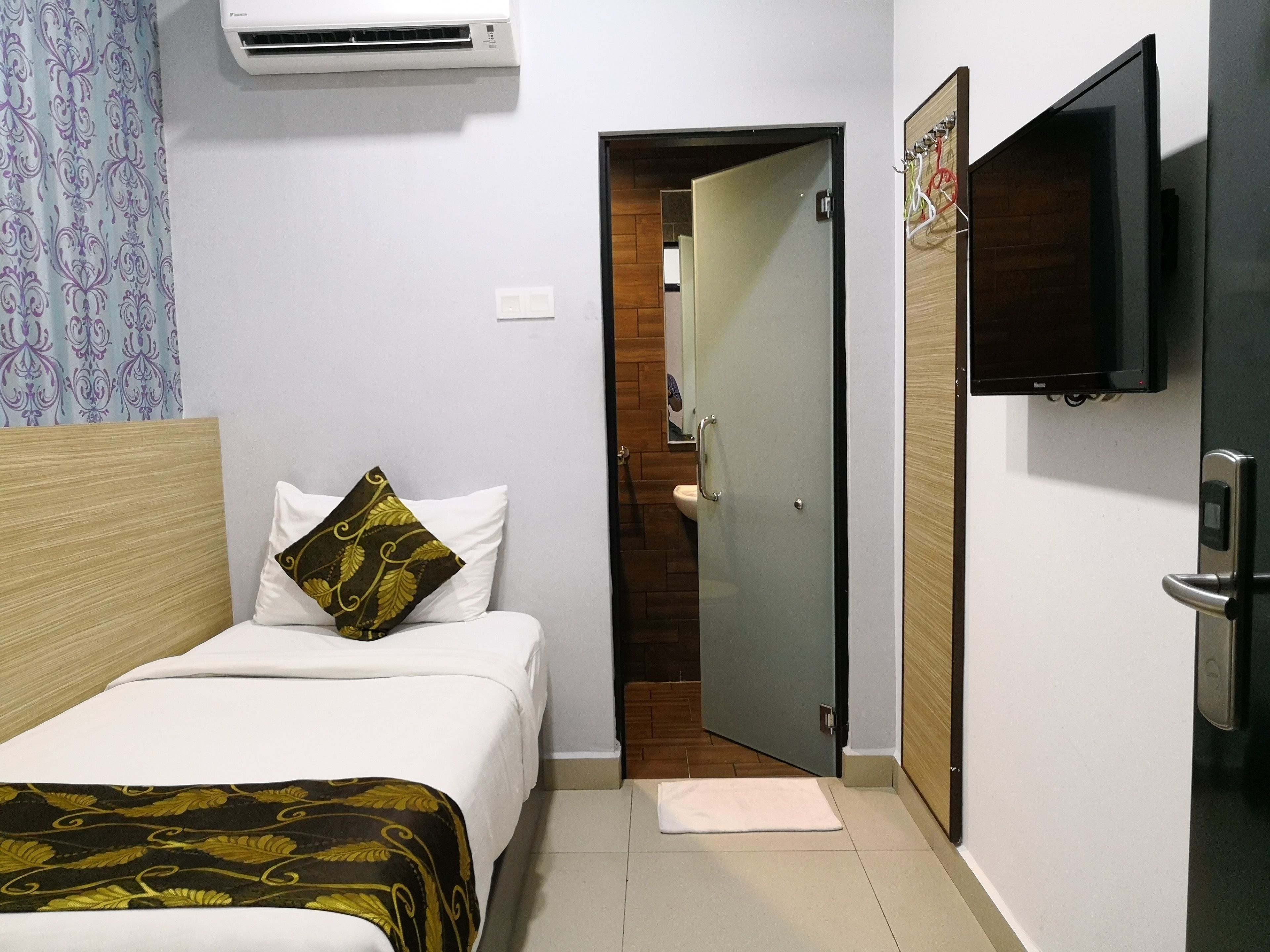 Photo - D'Metro Hotel