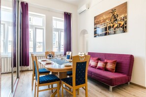 Apartment with Balcony 6 Persons - Ferenciek square 2  | Iron/ironing board, cribs/infant beds, free WiFi - Like Home-city Centre-style Apartments (Budapest)