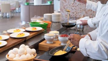 朝食 (ビュッフェ)、毎日提供 (1 名様 3200 JPY)